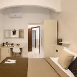 Cola Di Rienzo 4*