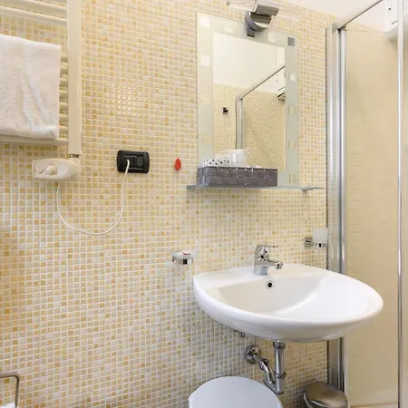 Cola Di Rienzo Suite Guest House 3*